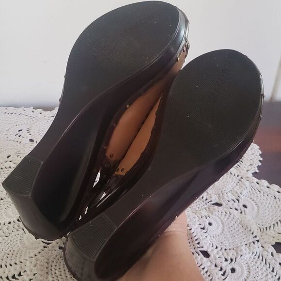 B Makowsky Studded Leather Wedge Sandals Sz 10M - Picture 5 of 8